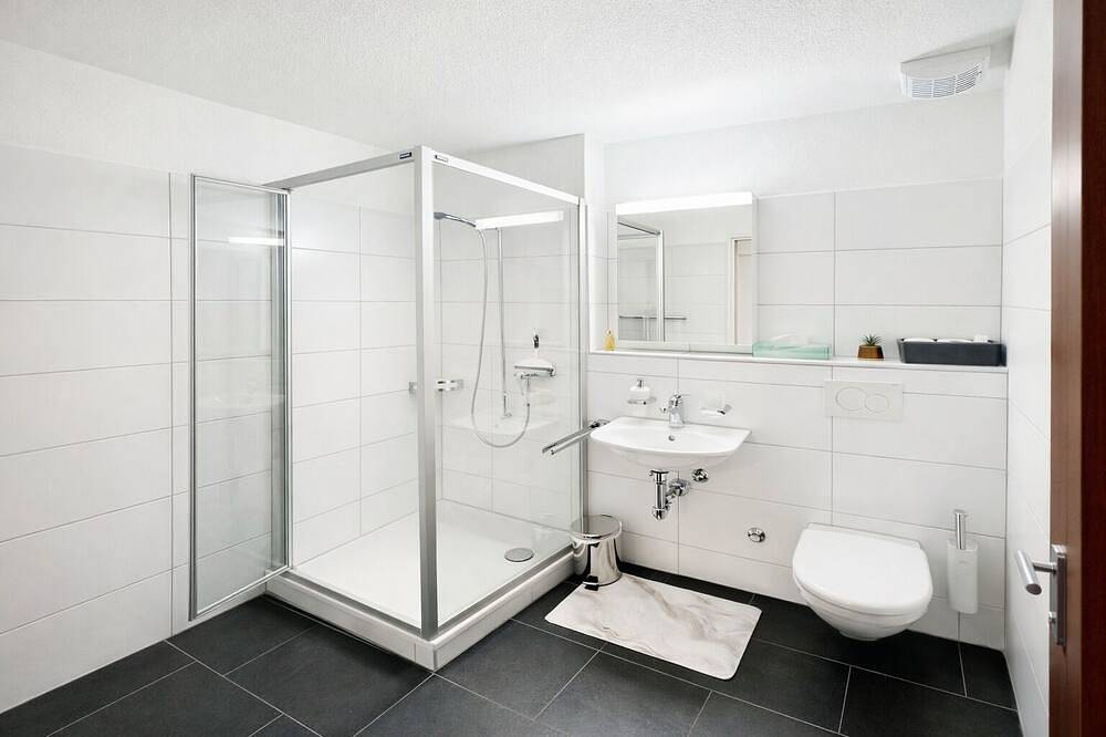 Ganze Wohnung, Premium Zug Stay - Business or Leisure, Station, Bus & Free Parking in Zug, Kanton Zug