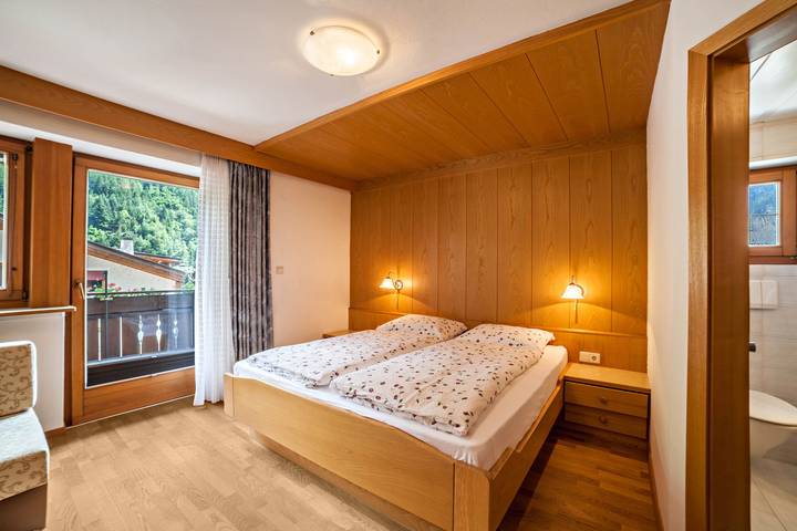 Entire apartment, Vacation Apartment "Moosmair 2" with Mountain View, Wi-Fi, Balcony & Garden in St. Martin in Passeier, Passeiertal