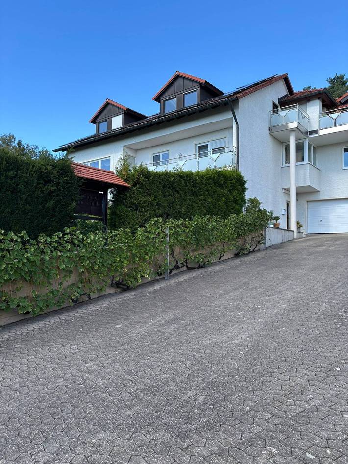 Ferienwohnung für 3 Personen, mit Balkon/Terrasse und Balkon sowie Terrasse und Garten in Pleinfeld
