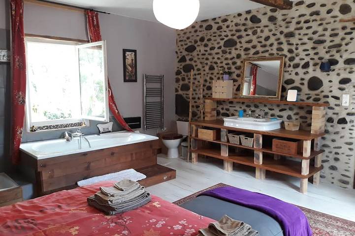 Location de vacances pour 6 personnes, avec jardin ainsi que jacuzzi et terrasse, animaux acceptés à Charritte-de-Bas - 2