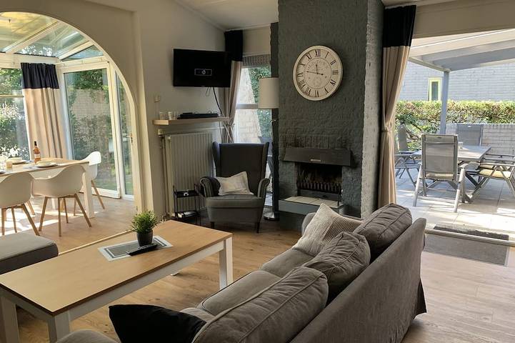 Ferienhaus für 8 Personen, mit Garten und Sauna sowie Pool und Terrasse in Schouwen-Duiveland