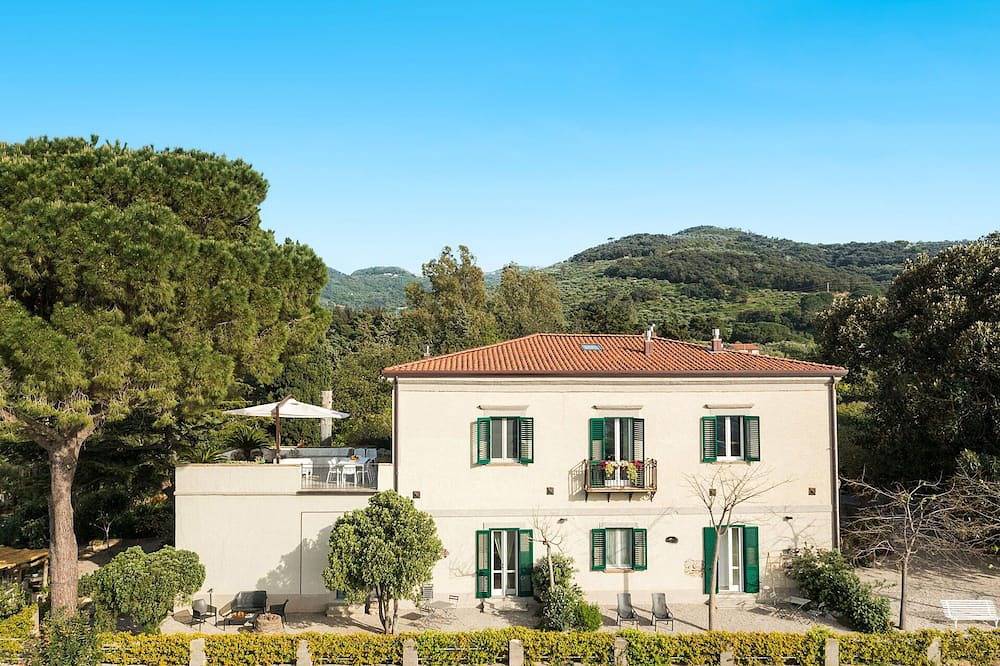 Villa in Capo D'orlando with 5 bedrooms sleeps 10 in Capo d'Orlando, Messina Province