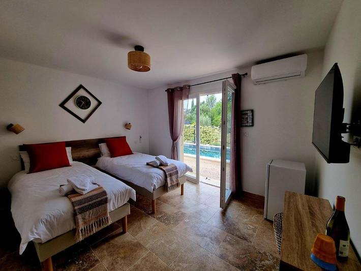Chambre d’hôte pour 2 personnes, avec jardin ainsi que piscine et vue à Crillon-le-Brave - 4