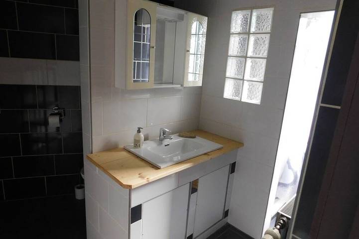 Ganze Wohnung, Studio nahe Bahnhof und Geschäften, für Einzelperson oder Paar in Limerlé, Gouvy