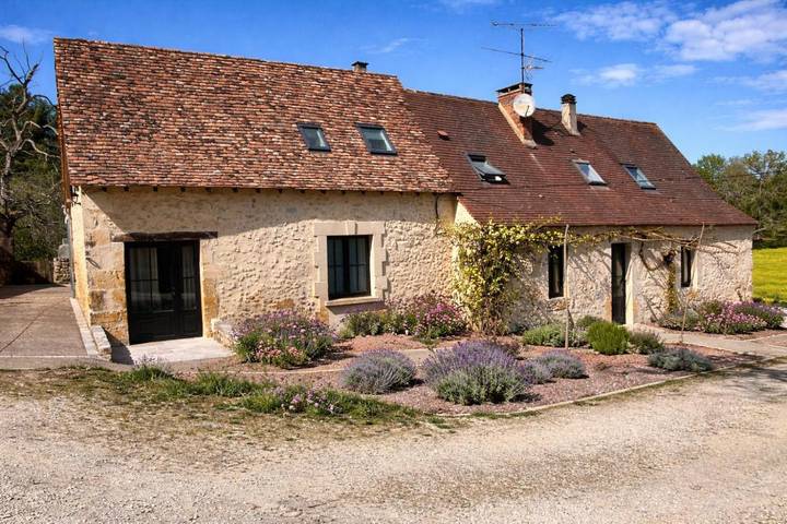 Location de vacances pour 6 personnes, avec vue et jardin, animaux acceptés à Montagnac-la-Crempse