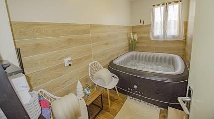 Gîte pour 6 personnes, avec terrasse ainsi que jardin et sauna à Chavanges