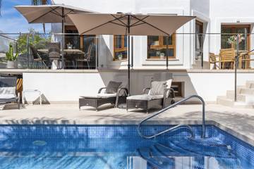 Villa for 10 People in Playa de Cortijo Blanco, Marbella, Photo 1