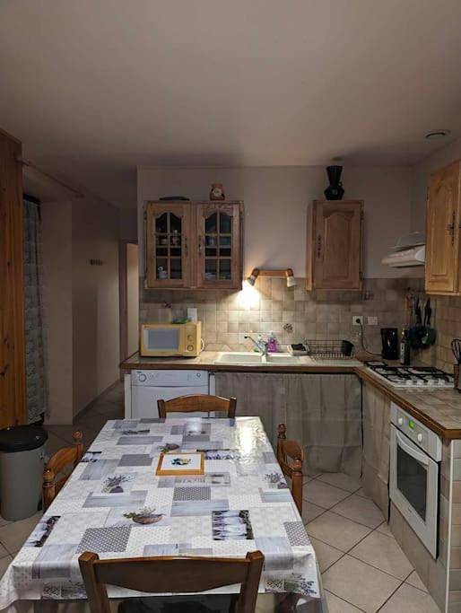 Gîte pour 4 personnes, avec terrasse et jardin, animaux acceptés à La Fare-en-Champsaur