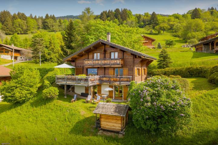 Chalet pour 9 personnes, avec jardin, adapté aux familles à Manigod