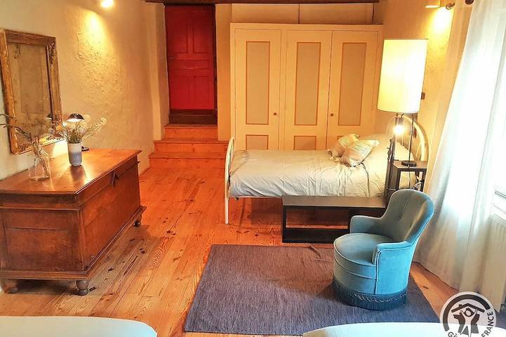 Location de vacances pour 5 personnes, avec jardin à Thurins - 3