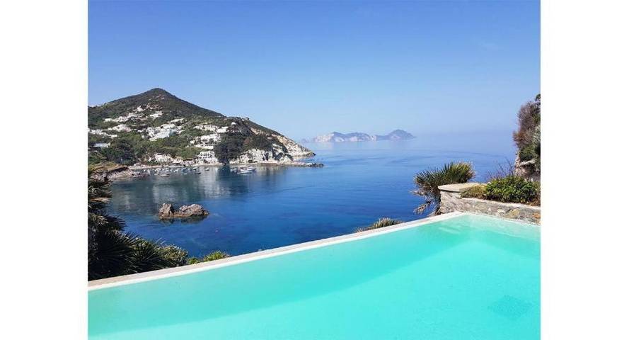 Villa per 8 persone, con Balcone e Terrazza nonché Giardino e Piscina a Ponza