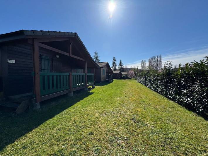 Camping pour 4 personnes, avec terrasse dans Nièvre - 2