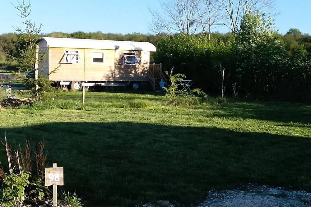 Roulotte tout confort - 2 chambres - Esprit cosy - Kitchenette, salle de bain et toilettes 4 personnes in Valloire-sur-Cisse, Région de Blois