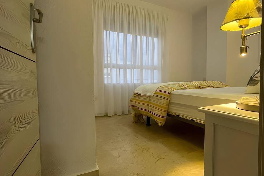 Entire apartment, Apartment 'El Portil Pinares' with Shared Pool, Private Terrace and Wi-Fi in Playa Nueva Umbría, El Portil