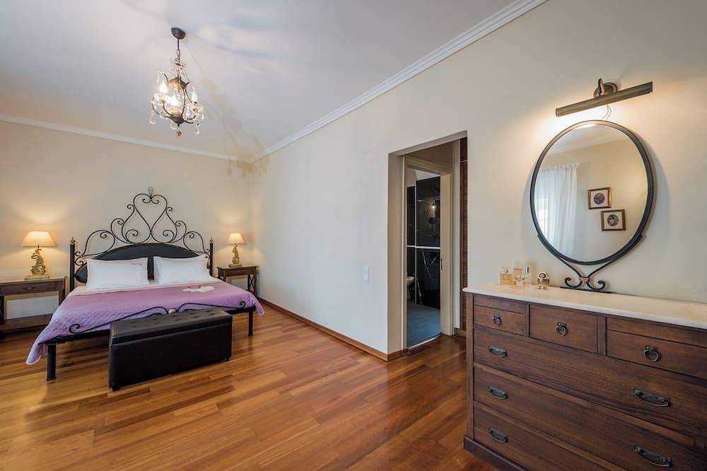 Charming 4-bedroom villa with Wifi, Ac in Lagana in Kalamaki, Zakynthos