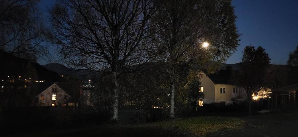 Gîte pour 7 personnes, avec vue et jardin dans Lyngseidet