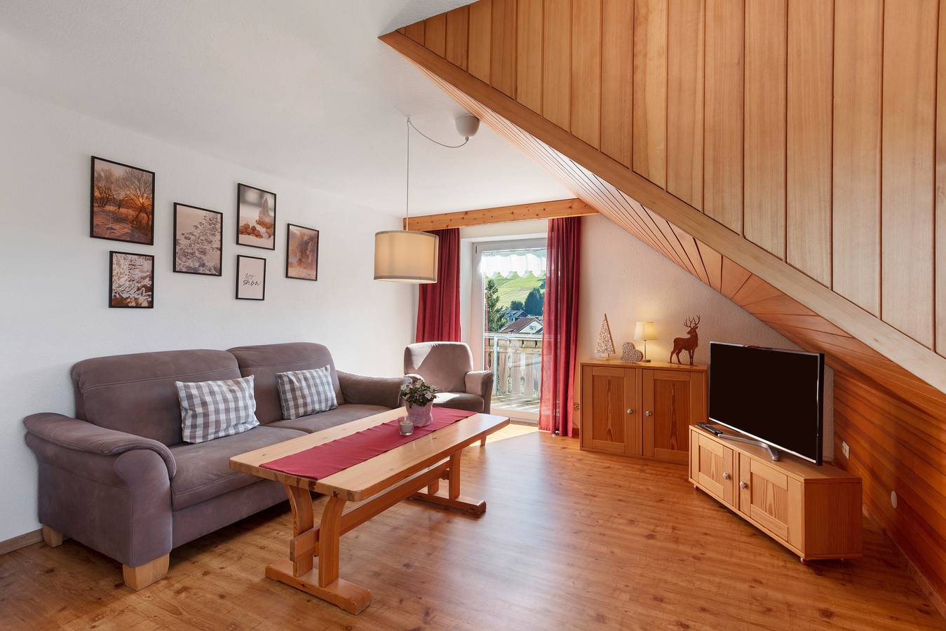 Entire apartment, Holiday Apartment '20' with Mountain View, Shared Terrace and Wi-Fi in Suedlicher Schwarzwald, Todtnau