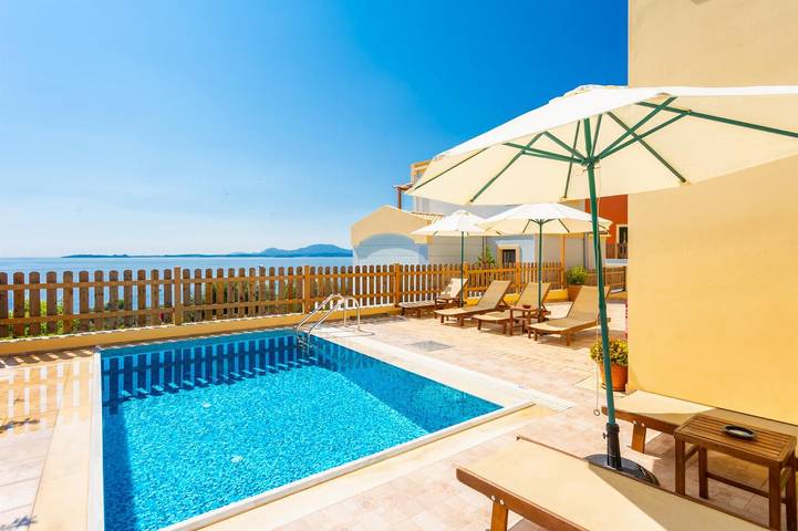 Villa pour 6 personnes, avec jardin dans Mparmpati