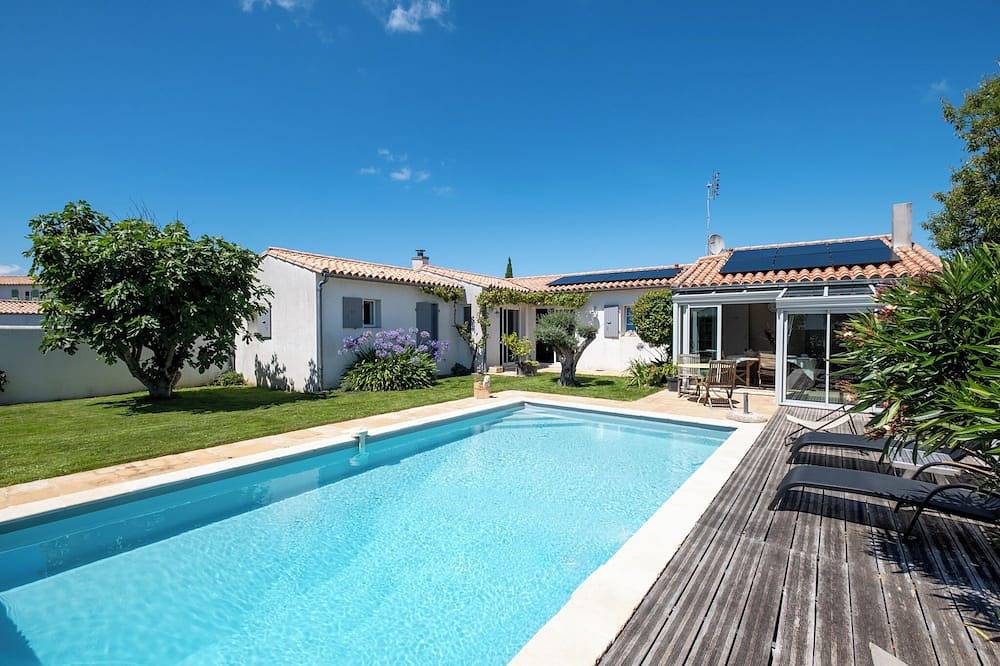 Villa for 6 People in La Flotte, Côte des Fleurs