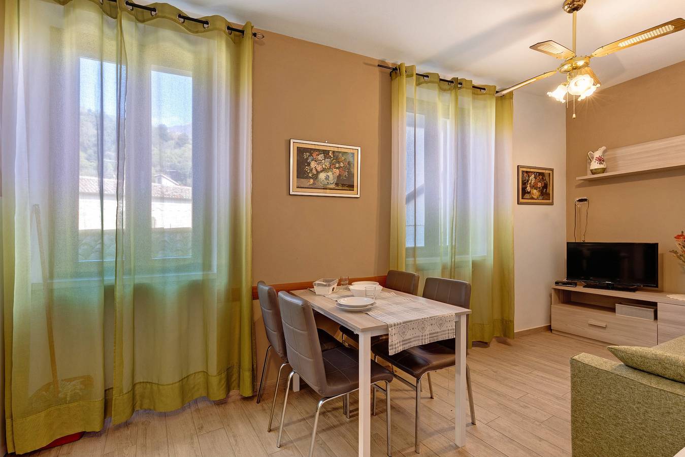 Appartement entier, Appartement 'Casabb Vista Giardino' avec vue sur les montagnes et Wi-Fi in Maderno, Toscolano-Maderno
