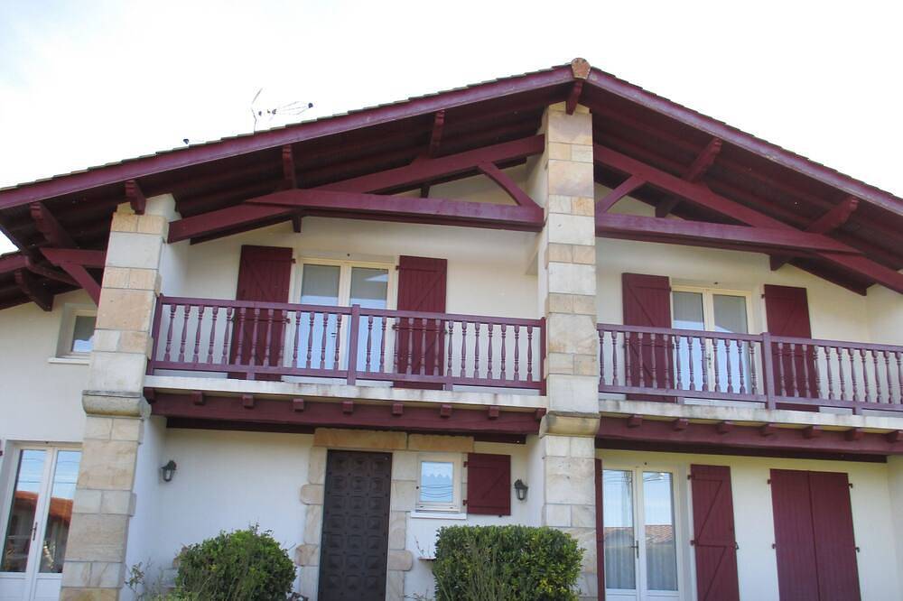 Casa de alquiler, cerca del mar y la montaña en la ciudad de Aquitania in Ascain, Region de Bayona