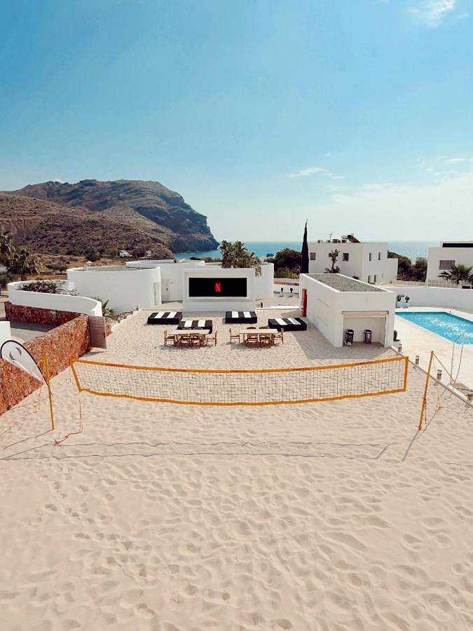 Hotel para 2 personas, con jardín y piscina - 1