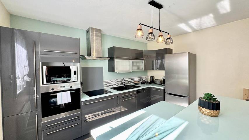Location de vacances pour 6 personnes, avec Terrasse et Jardin dans Le Palais-sur-Vienne - 2