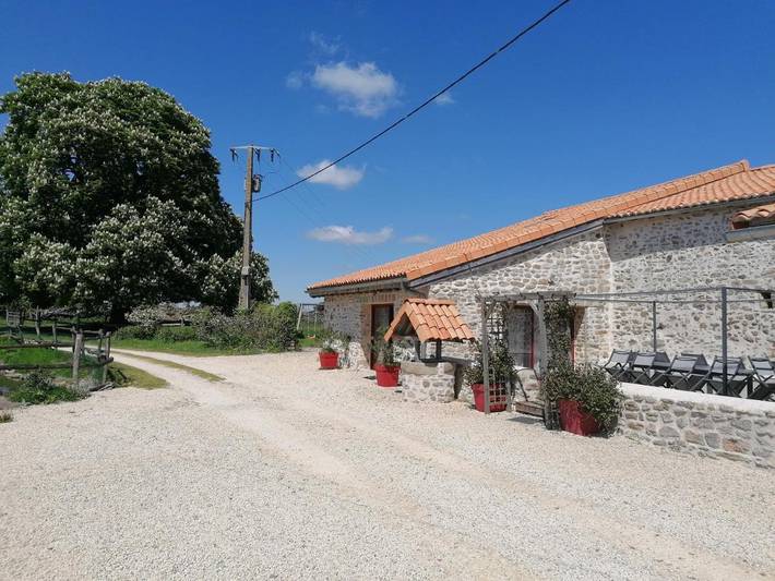 Location de vacances pour 10 personnes, avec jardin et vue, adapté aux familles à Parthenay - 2
