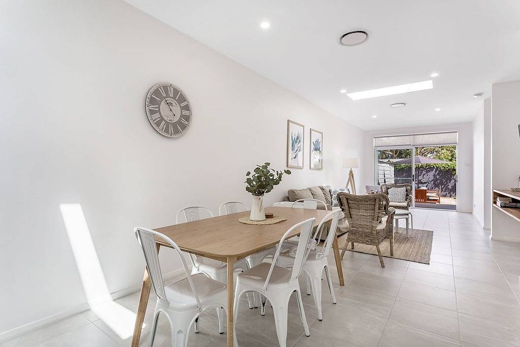 Crisp Stylish Family Villa, in der Nähe von Beach Pets auch willkommen! Kostenloses Wifi + Netflix in Fingal Bay, Hunter Valley