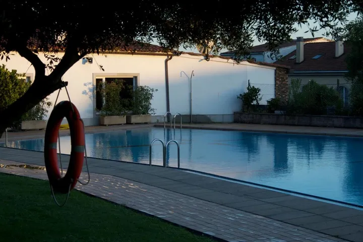 Camping para 5 personas, con jardín además de balcón y piscina - 1
