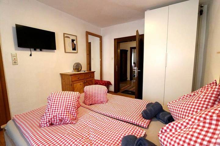 Family room (1 double, 2 extra beds) in Zederhaus, Ski Amadé
