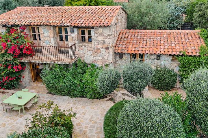 Location de vacances pour 8 personnes, avec jardin et piscine, adapté aux familles à Sotta - 4