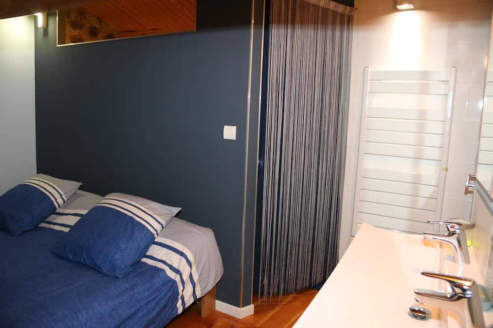 Ganze Wohnung, Eine renovierte Wohnung, wo Design und Traditionen Mix in Vogüé, Ardèche