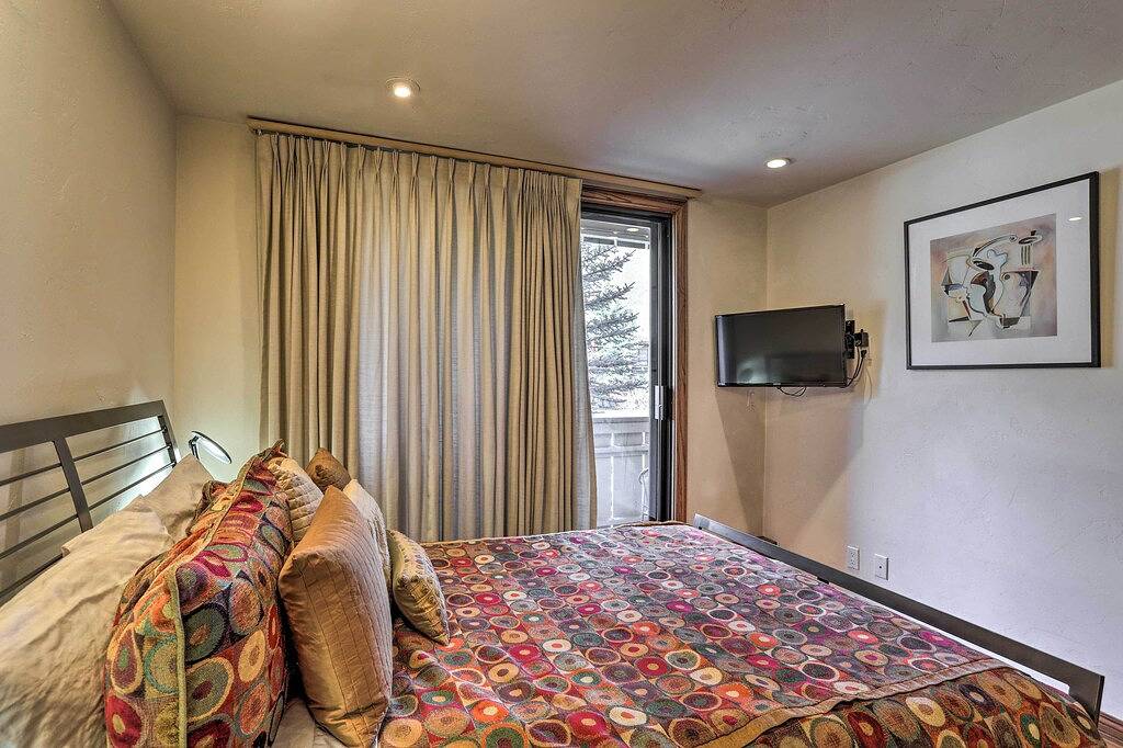 Ganze Wohnung, Updated Condo: Walk to Vail Village & Ski Shuttle! in Vail Ski Resort, Vail