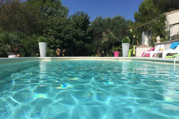 Location de vacances pour 8 personnes, avec jacuzzi et jardin à Éguilles
