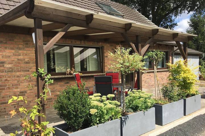 Ferienhaus für 4 Personen, mit Terrasse und Garten in Dinslaken