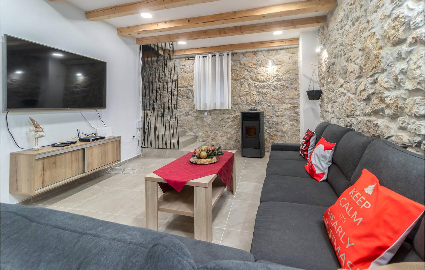 Gezellig appartement met 2 slaapkamers, zwembad en terras, vlak bij de kust en bezienswaardigheden in Tribalj, Primorje-Gorski Kotar