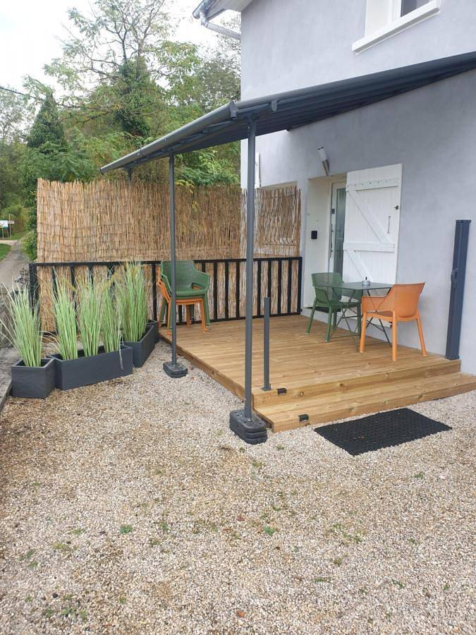 One-Bedroom Apartment with Terrace in Oyonnax, Nantua