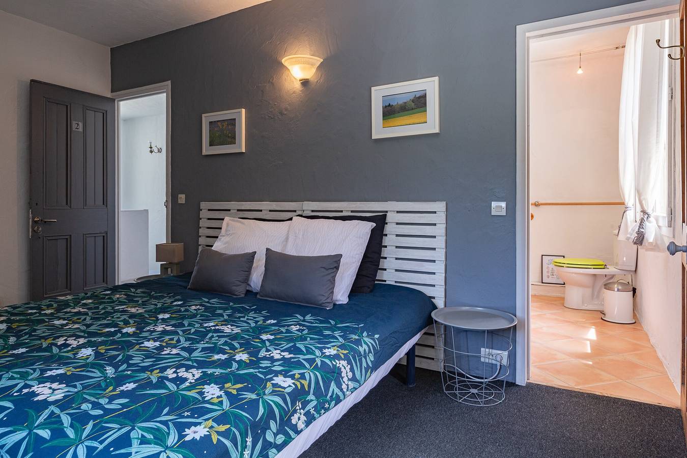 Chambre « Les Oliviers » : vue montagne, jardin partagé et Wi-Fi in Portes-en-Valdaine, Région de nyons