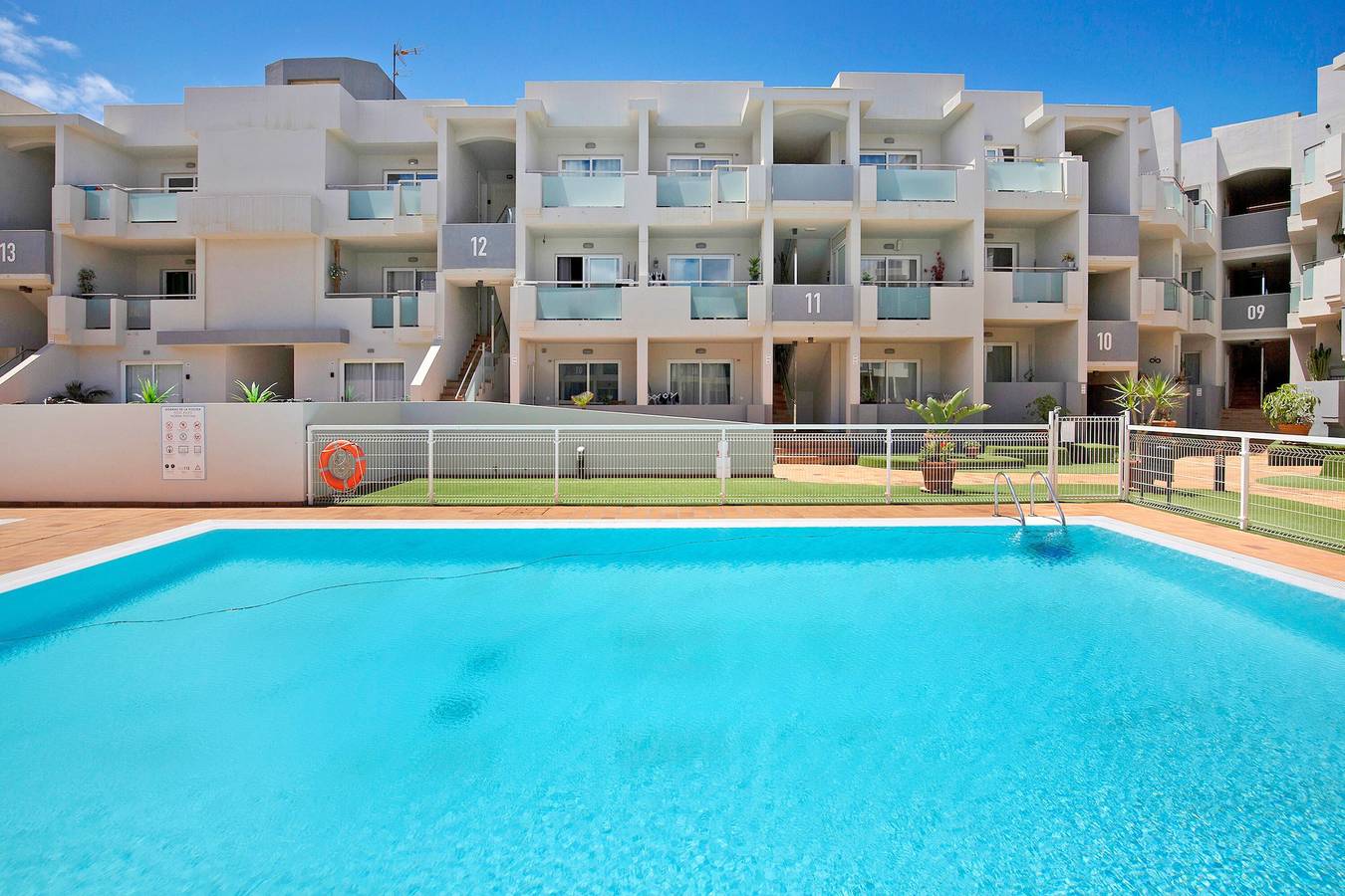Gehele studio, Studio Appartement "Garden 128" met Gedeeld Zwembad, Privé Terras & Wi-Fi in Corralejo, La Oliva