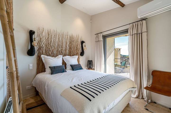 La Fontaine aux Fées-Casa-Premium-Baño privado-Vista al Jardín in Lagnes, Parque natural regional del Luberon