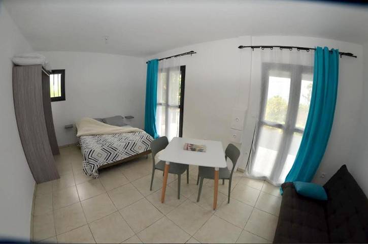 Location de vacances pour 2 personnes, avec jardin et terrasse dans Les Lianes - 2