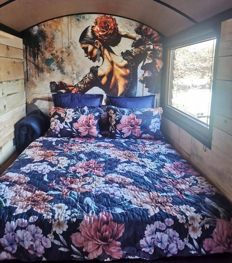 Roulotte cosy avec bain nordique - Vosges in Saulcy-sur-Meurthe, Saint-Dié-des-Vosges