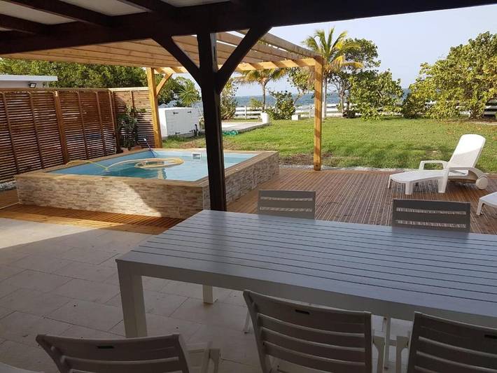 Location de vacances pour 6 personnes, avec piscine ainsi que terrasse et vue dans Plage du Grand Macabou