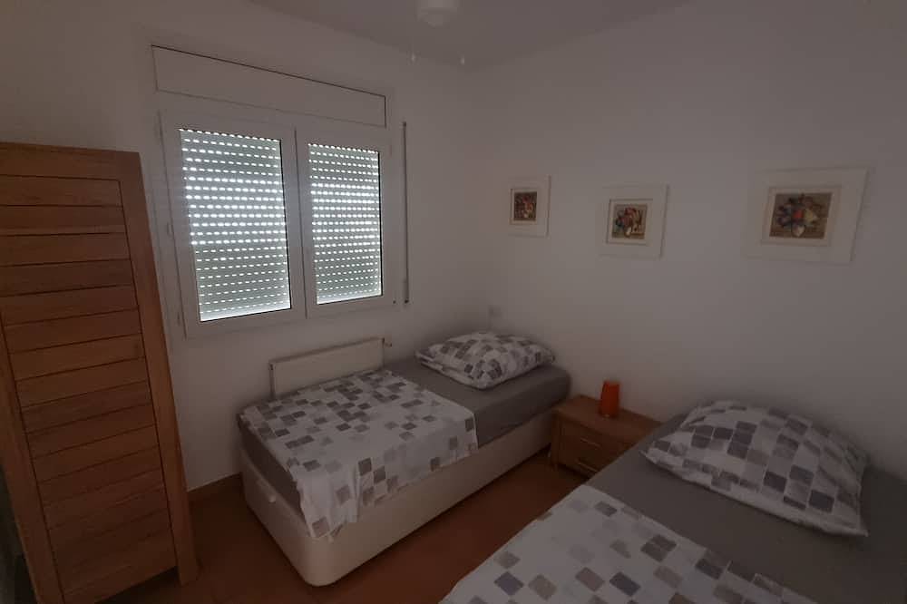 Classic Villa with sea-views, pool and garden in Palau Sabardera, Alt Empordà