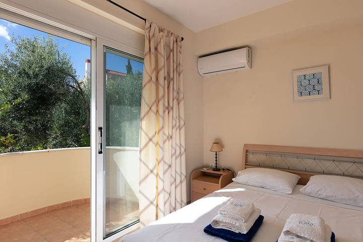 Steps from the Beach, Sunset Views to Remember! in Akrotiri (Chania), Chania region
