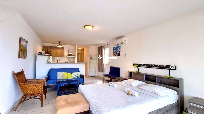 Location de vacances pour 2 personnes, avec terrasse dans Saint-Gilles les Bains