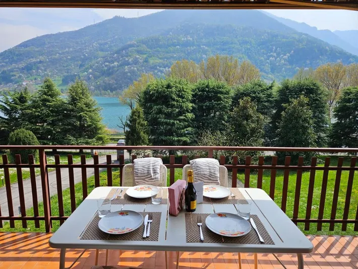 Appartamento vacanze per 4 persone, con panorama e balcone nonché vista lago - 1