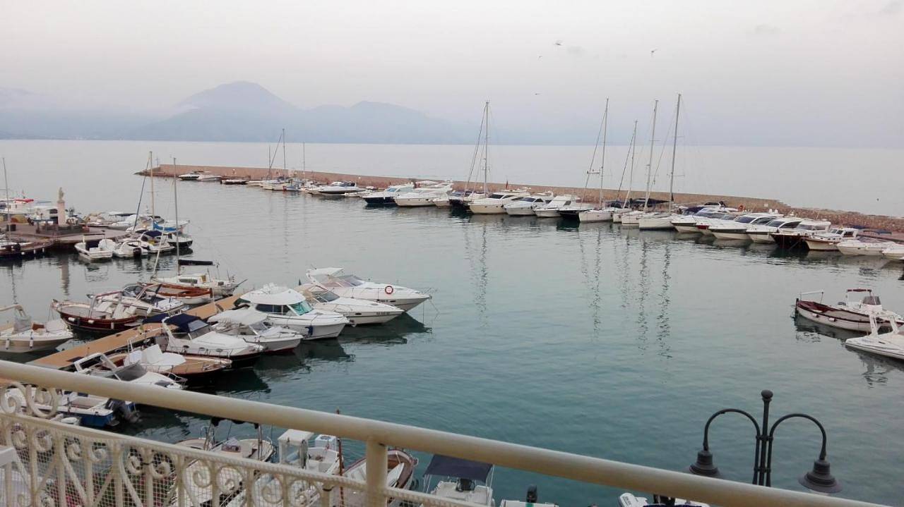 Appartamento intero, Scario Sunny Apartment in centro in San Giovanni a Piro, Cilento