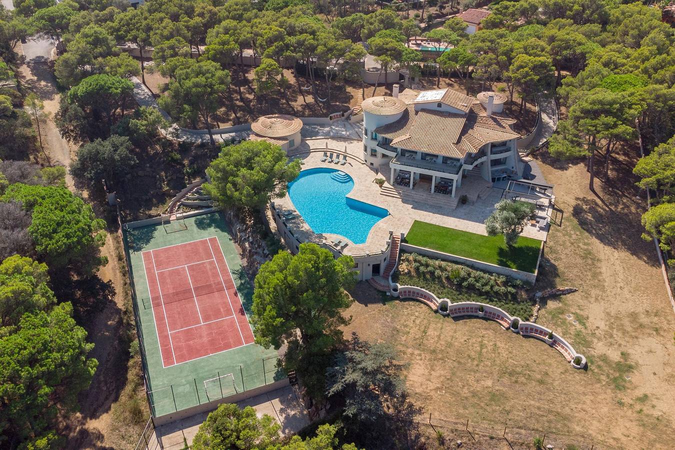 Sa Guarda - Villa de lujo con una gran piscina de 210m2 y zona deportiva alquiler villa lujo Costa Brava” y “villa piscina infinity Llafranc” in Llafranch, Palafrugell